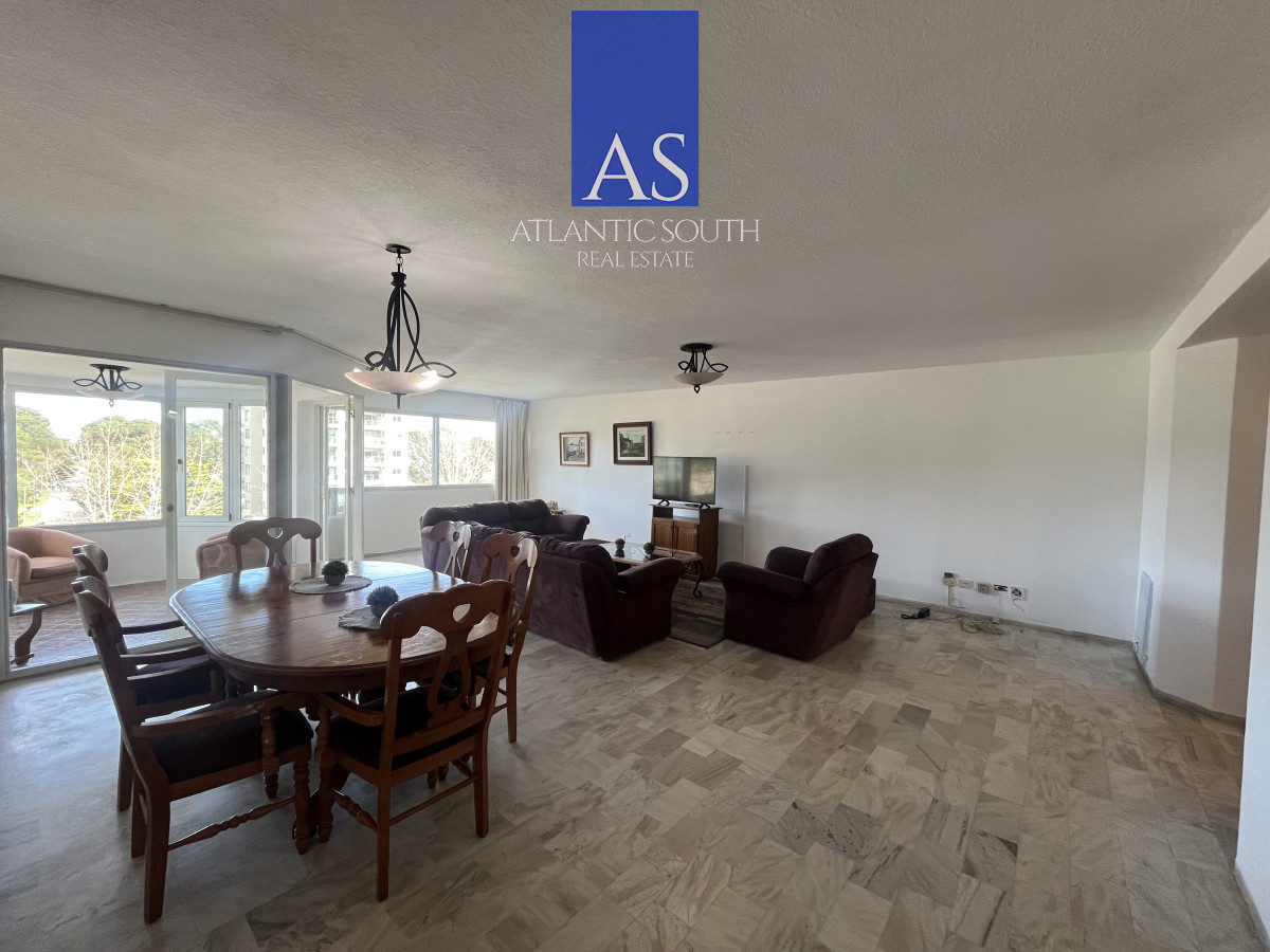 Apartamento ID.4190 - Oportunidad apartamento 3 Dormitorios mas dependencia en Roosevelt Center Servicios Punta del Este 