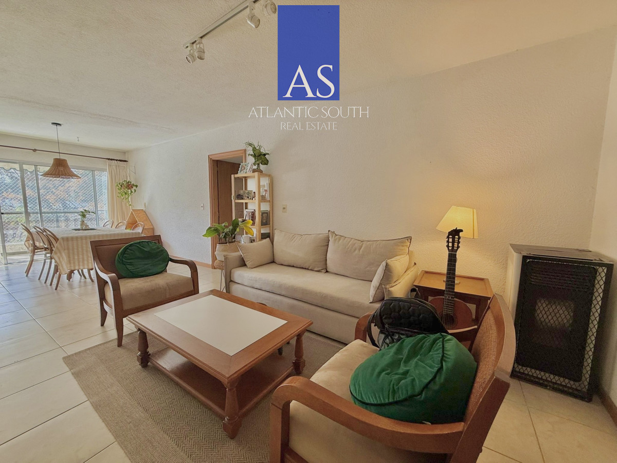 Apartamento ID.4401 - Apartamento de tres dormitorios completamente reciclado en Playa Mansa 