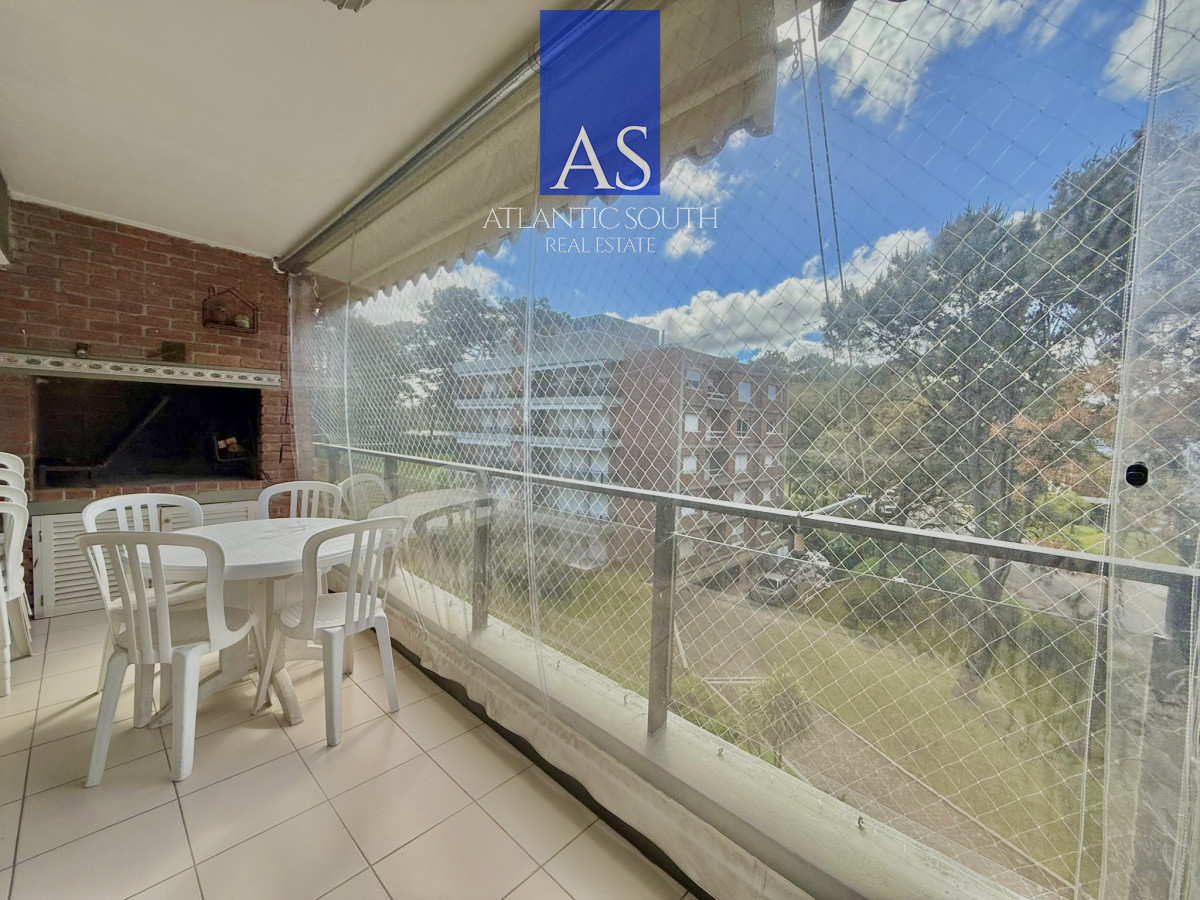 Apartamento ID.4401 - Apartamento de tres dormitorios completamente reciclado en Playa Mansa 