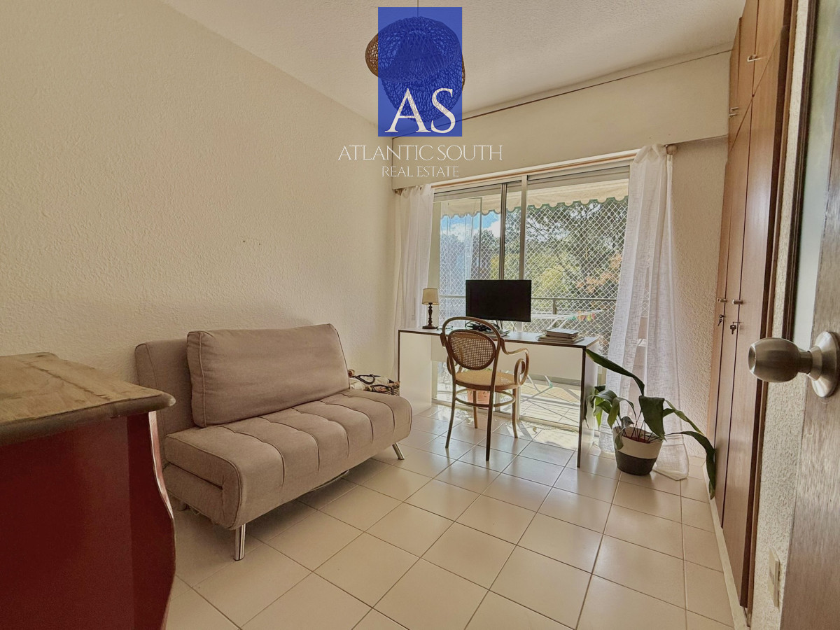 Apartamento ID.4401 - Apartamento de tres dormitorios completamente reciclado en Playa Mansa 