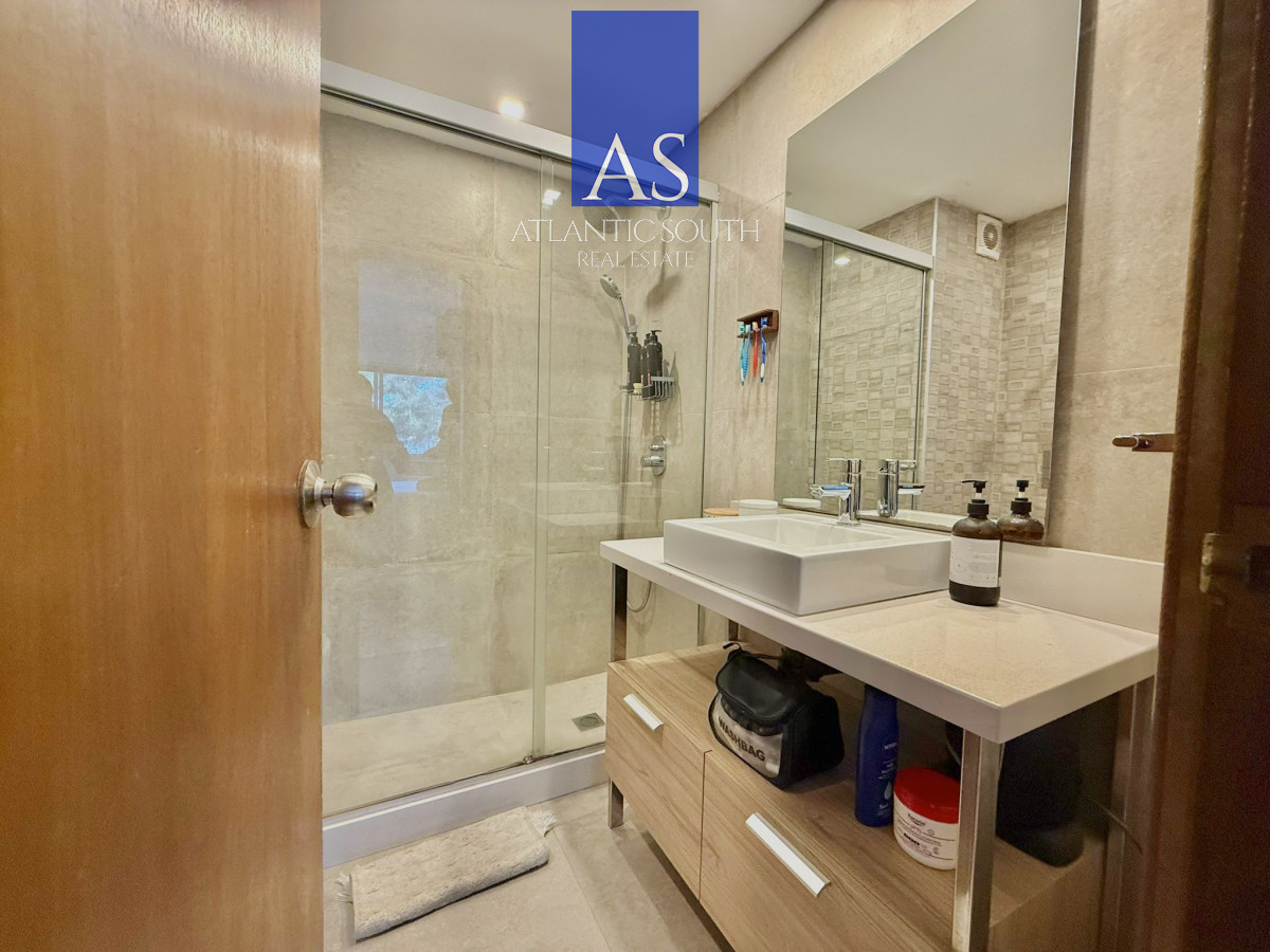 Apartamento ID.4401 - Apartamento de tres dormitorios completamente reciclado en Playa Mansa 