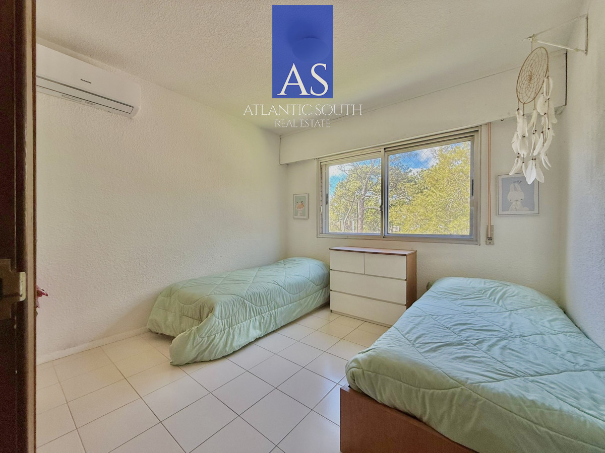 Apartamento ID.4401 - Apartamento de tres dormitorios completamente reciclado en Playa Mansa 