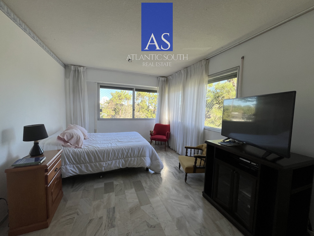 Apartamento ID.4190 - Oportunidad apartamento 3 Dormitorios mas dependencia en Roosevelt Center Servicios Punta del Este 
