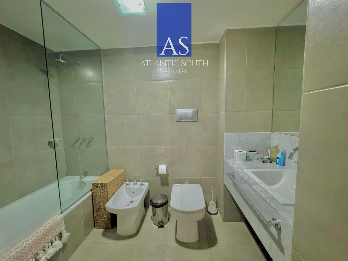 Apartamento ID.4404 - Apartamento 3 dormitorios con parrillero frente al mar Playa Mansa Pinares Punta del Este