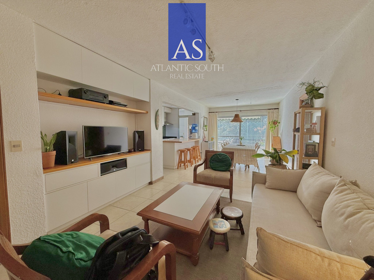 Apartamento ID.4401 - Apartamento de tres dormitorios completamente reciclado en Playa Mansa 