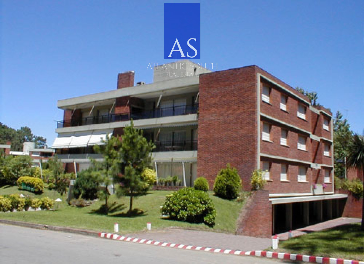 Apartamento ID.4401 - Apartamento de tres dormitorios completamente reciclado en Playa Mansa 