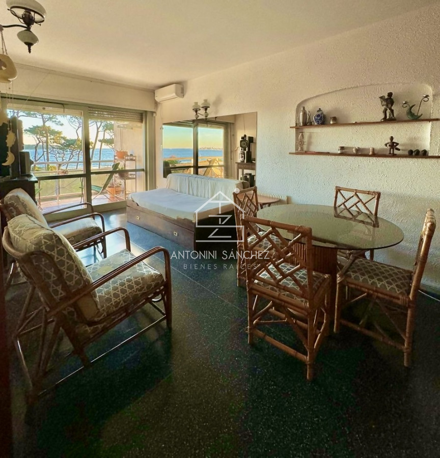 Apartamento ID.1943 - Apartamento venta 1 dormitorio Playa Mansa con vista directa al mar