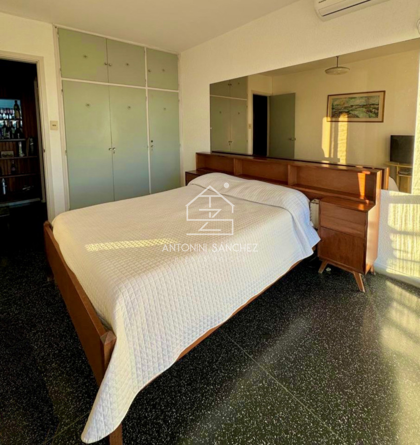 Apartamento ID.1943 - Apartamento venta 1 dormitorio Playa Mansa con vista directa al mar