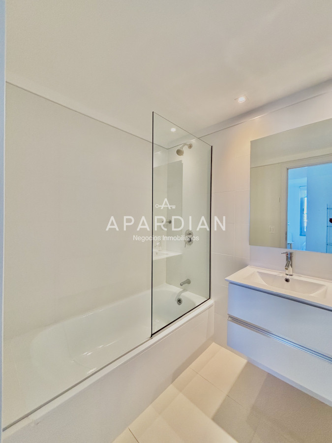 Apartamento ID.21097609 - Apartamento Punta del Este Playa Brava 2 dormitorios y servicio completo con doble cochera en Playa Brava
