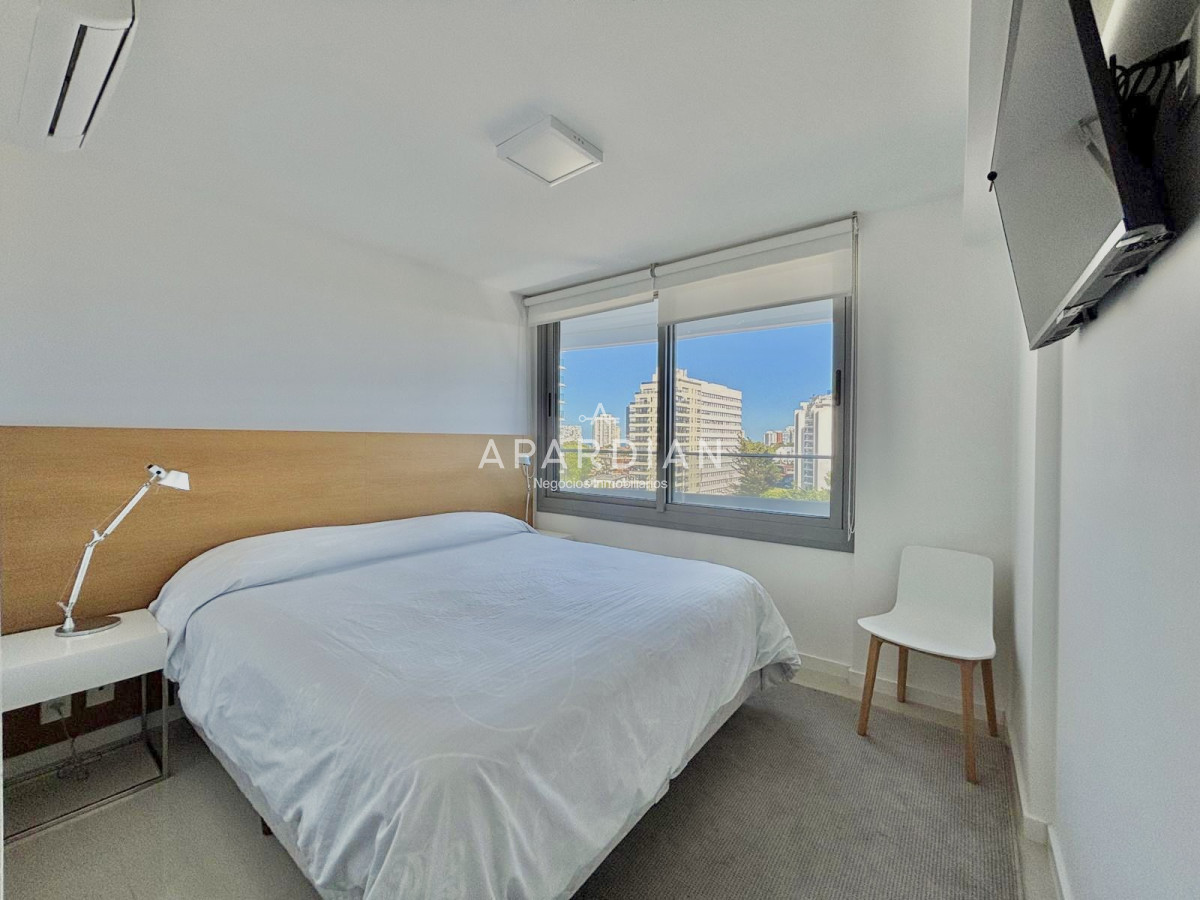 Apartamento ID.21097609 - Apartamento Punta del Este Playa Brava 2 dormitorios y servicio completo con doble cochera en Playa Brava