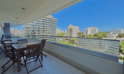 Apartamento Punta del Este Playa Brava 2 dormitorios y servicio completo con doble cochera en Playa Brava