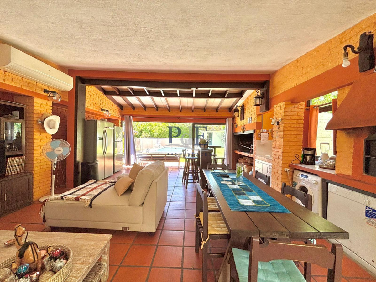 Venta de de 3 dormitorios, parada 27 de Playa Mansa. - Imagen 9