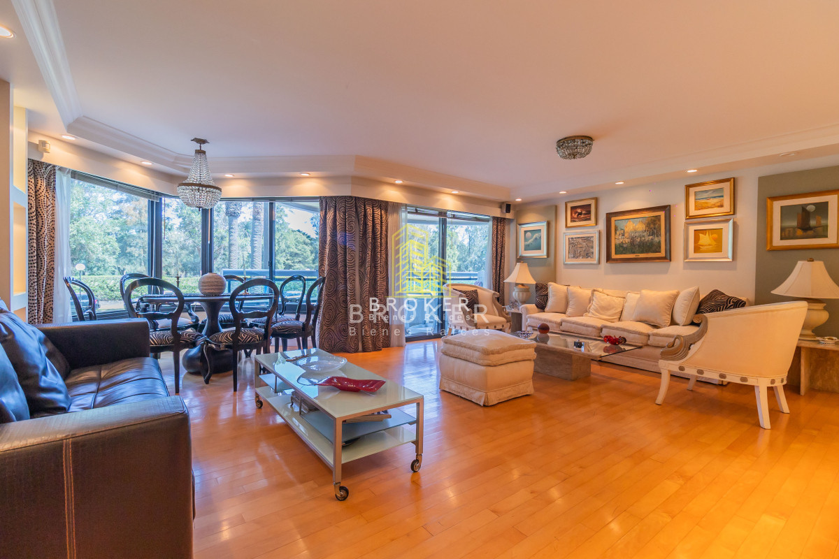 Se Vende Exclusivo Apartamento en Punta Carretas Frente al Golf, 4 Dormitorios, Barbacoa
