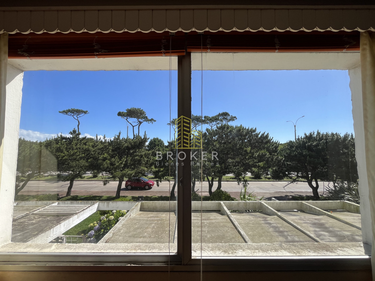 Apartamento en Venta 1 dormitorio y medio en la Mansa con Cochera y Baulera Punta del este Maldonado