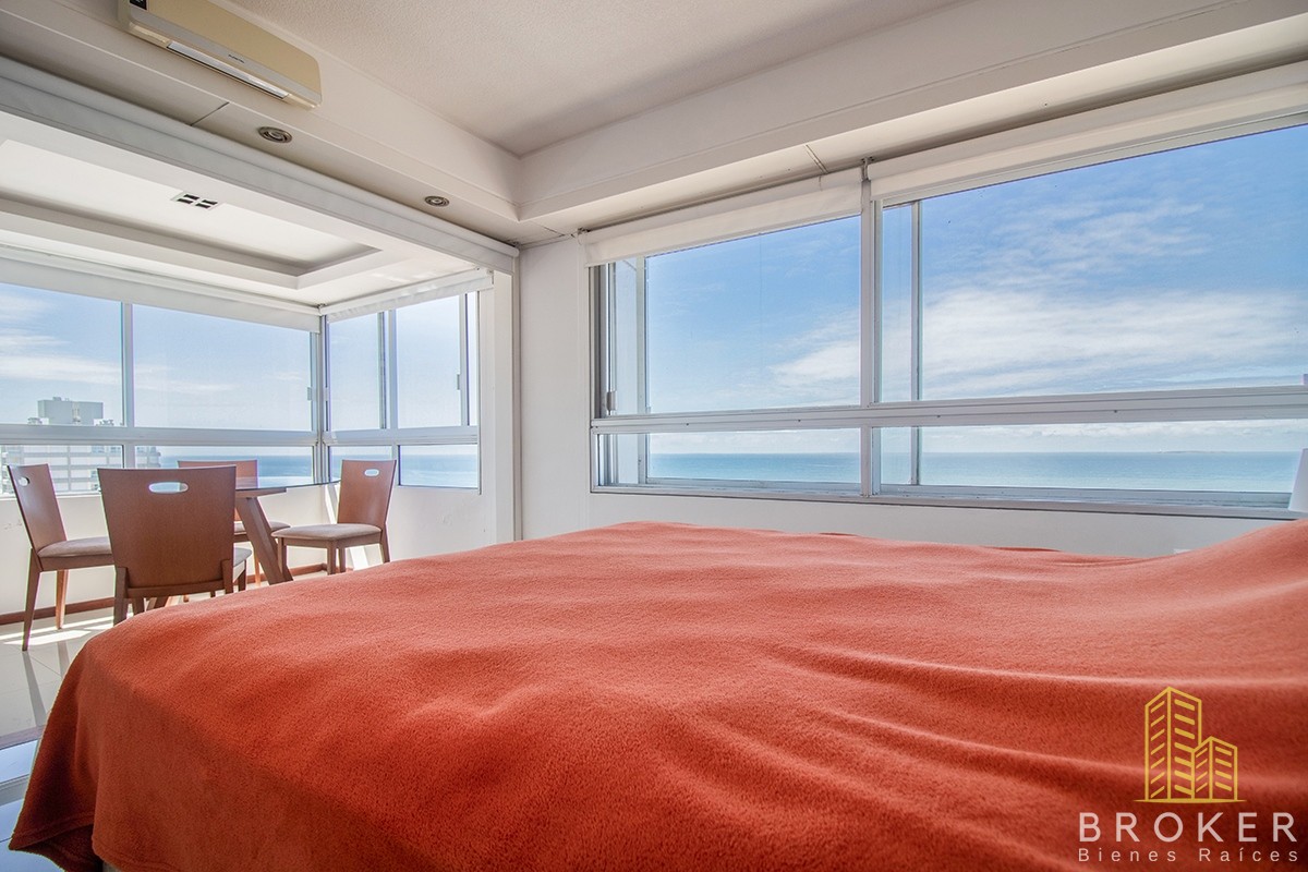 Oportunidad en venta de apartamento con vista al mar en Peninsula - Punta del este