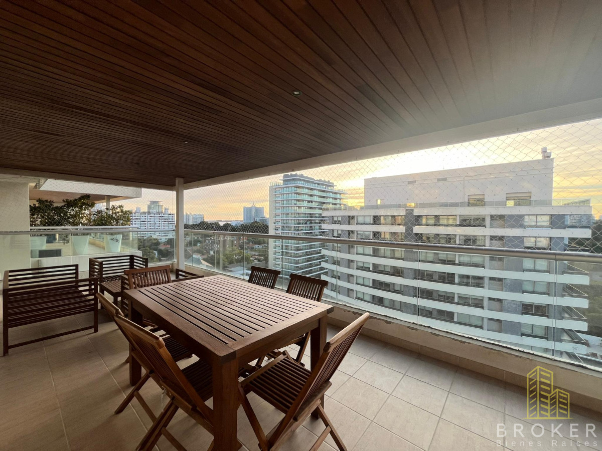 Apartamento de Categoria en Venta 2 dormitorios y Medio en La Brava Terraza Amplia