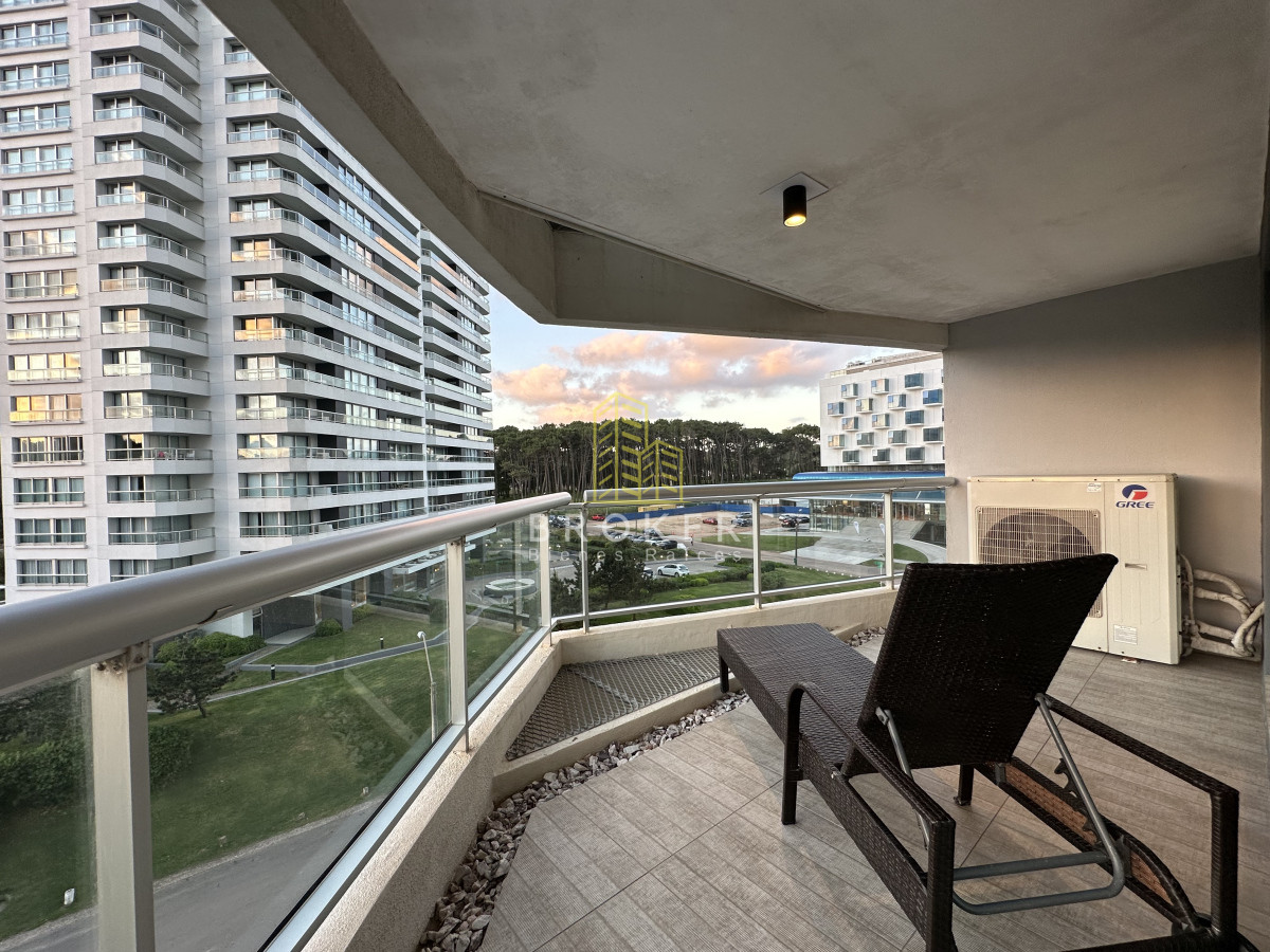 Apartamento ID.2111/Venta_de_apartamento_de_categoria,_dos_dormitorios_y_medio_en_la_brava_con_vista_al_mar._ - Venta de apartamento de categoria, dos dormitorios y medio en la brava con vista al mar. 