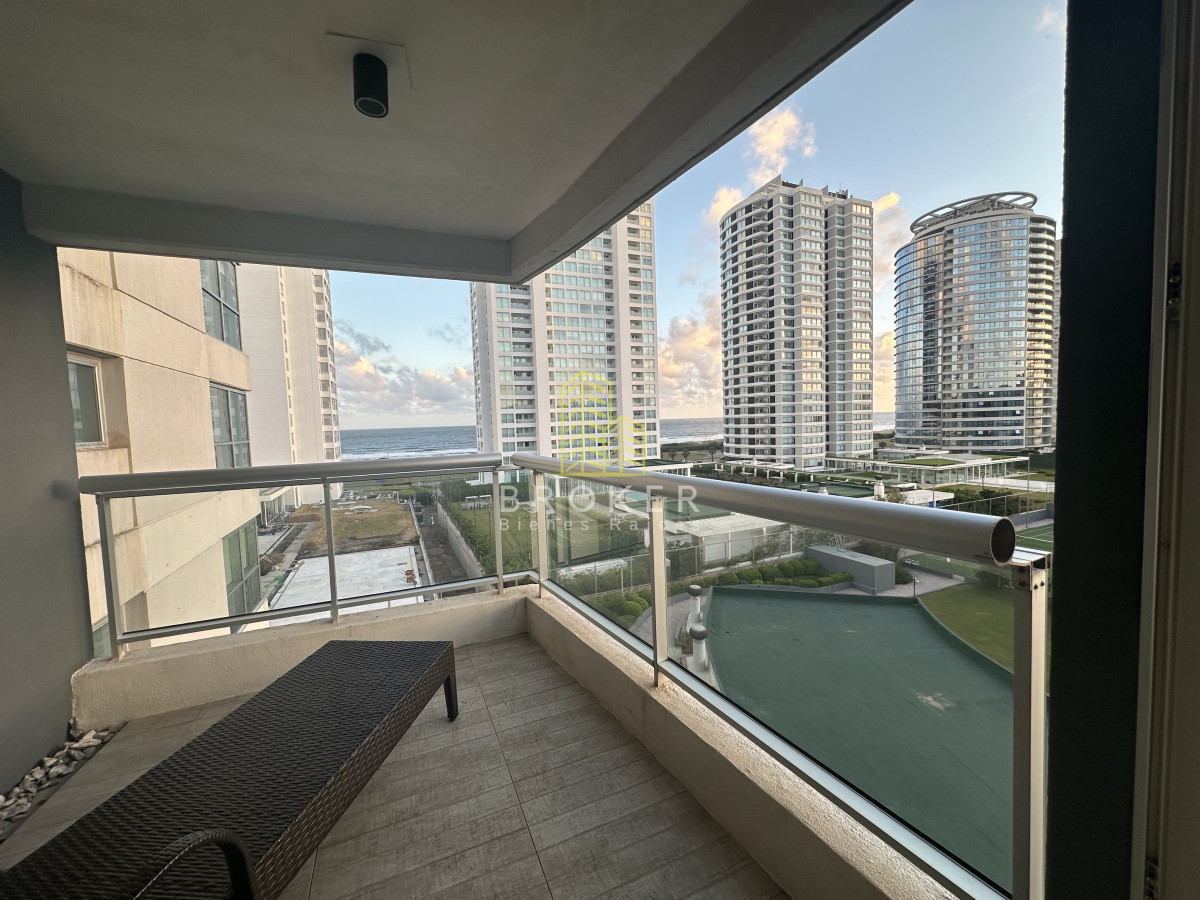 Apartamento ID.2111/Venta_de_apartamento_de_categoria,_dos_dormitorios_y_medio_en_la_brava_con_vista_al_mar._ - Venta de apartamento de categoria, dos dormitorios y medio en la brava con vista al mar. 