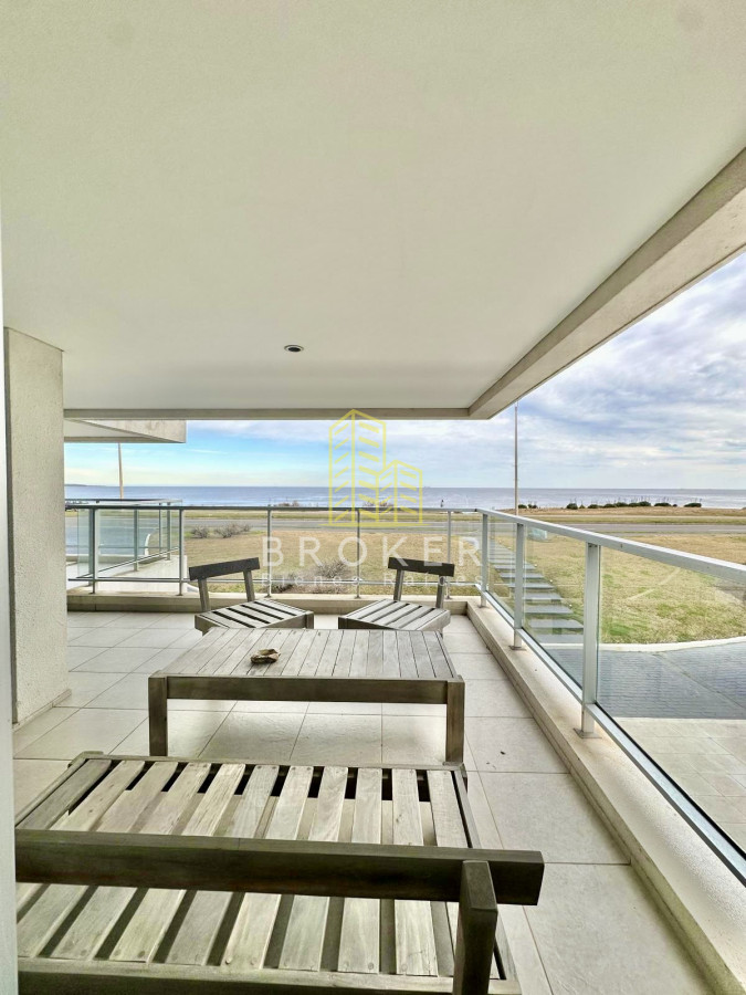 Apartamento ID.2392/Apartamento_Duplex_en_primera_linea_de_Punta_del_Este_frente_al_mar_Playa_Mansa - Apartamento Duplex en primera linea de Punta del Este frente al mar Playa Mansa