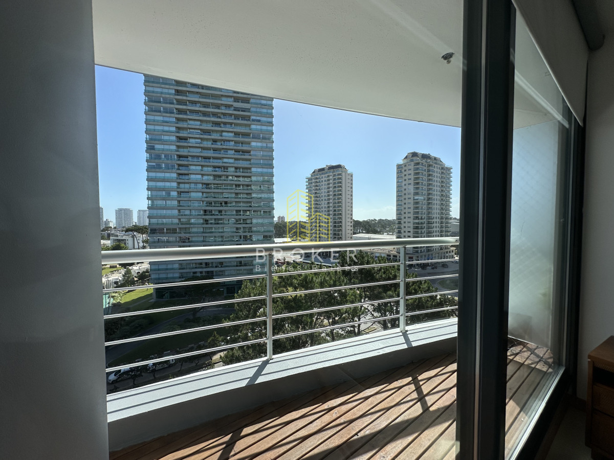 Apartamento ID.2109 - Venta de departamento de dos dormitorios en 360, zona Shopping, Punta del Este, Uruguay.