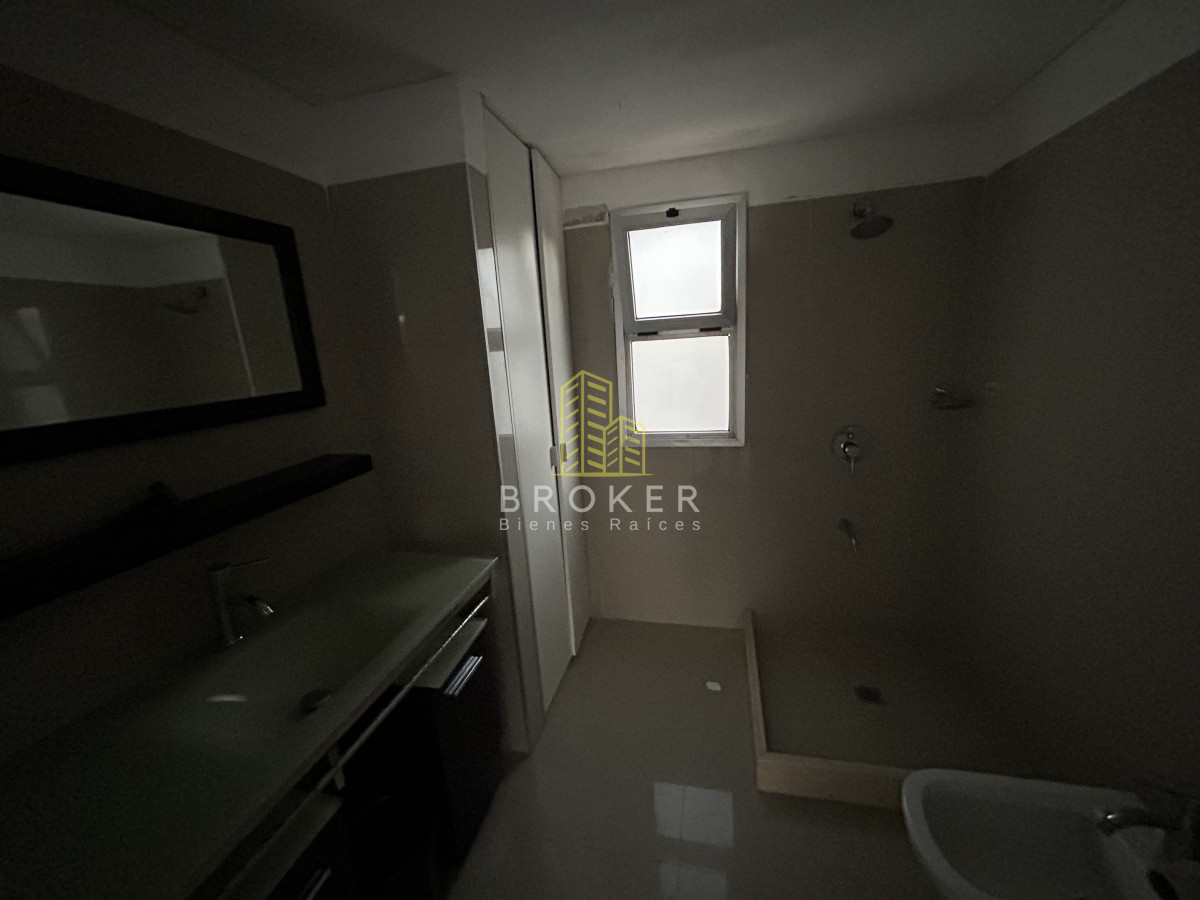 Apartamento ID.2305/OPORTUNIDAD_penthouse_de_200m2_con_terraza_exclusiva_y_parrillero_en_edificio_con_servicios_en_Punta_del_Este - OPORTUNIDAD penthouse de 200m2 con terraza exclusiva y parrillero en edificio con servicios en Punta del Este