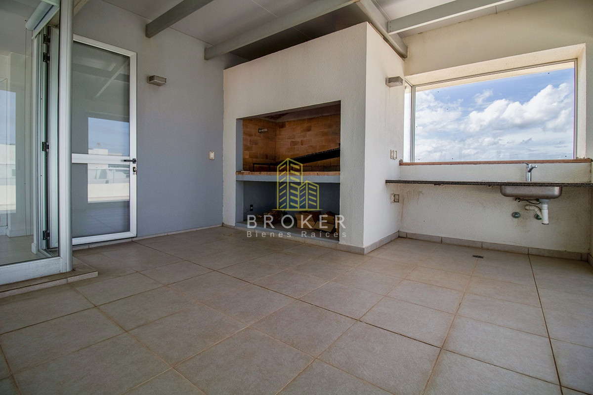 Apartamento ID.806/Venta_o_alquiler_de_Penthouse_en_primera_linea_en_Pinares._Punta_del_Este,_Uruguay. - Venta o alquiler de Penthouse en primera linea en Pinares. Punta del Este, Uruguay.