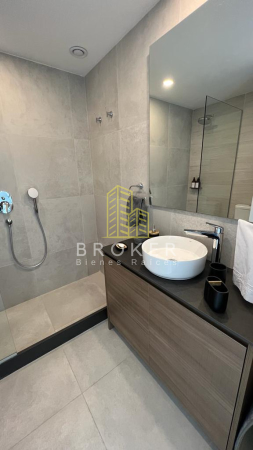 Apartamento ID.9023/Alquiler_de_temporada_de_increíble_departamento_en_primera_línea_al_mar,_Edificio_Venetian_en_Playa_Mansa - Alquiler de temporada de increíble departamento en primera línea al mar, Edificio Venetian en Playa Mansa