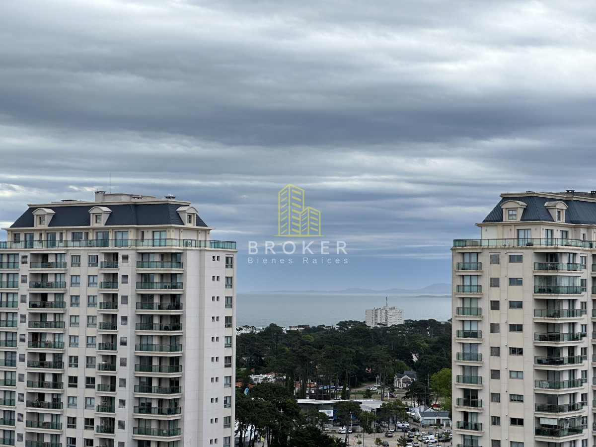 Apartamento ID.2024/Venta_y_alquiller_de_espectacular_penthouse_con_vista_a_toda_la_ciudad_y_las_playas_de_Punta_del_Este. - Venta y alquiller de espectacular penthouse con vista a toda la ciudad y las playas de Punta del Este.