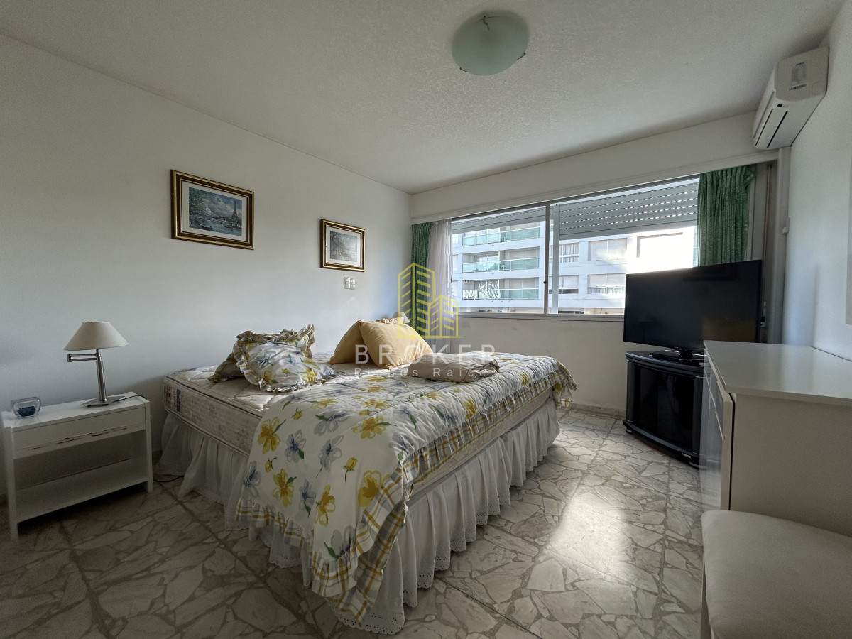 Apartamento ID.796/Venta_de_apartamento_primera_linea_en_playa_Mansa,_Punta_del_Este._Uruguay - Venta de apartamento primera linea en playa Mansa, Punta del Este. Uruguay