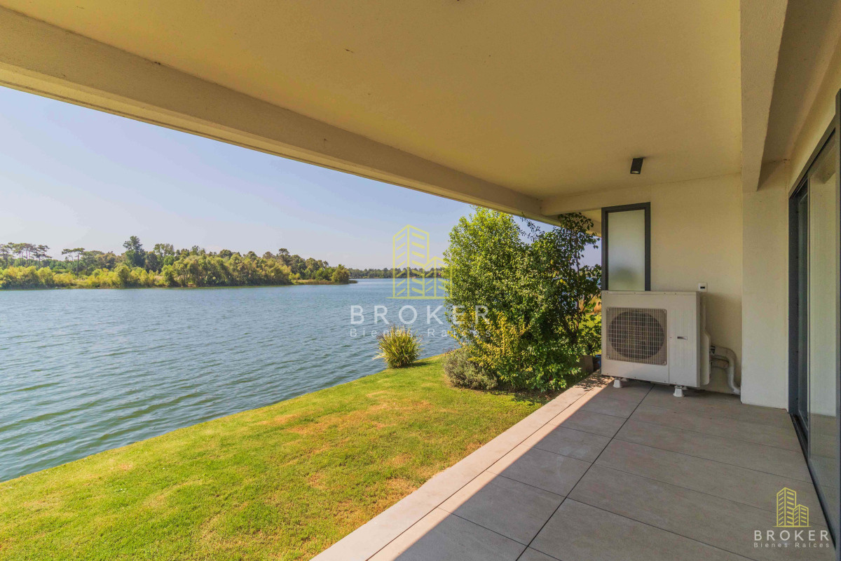 Apartamento ID.143/Venta_Apartamento__Triplex_3_Dormitorios_En_Carrasco__(ref:_Bkb-1303) - Venta Apartamento Carrasco 3 Dormitorio Triplex al lago