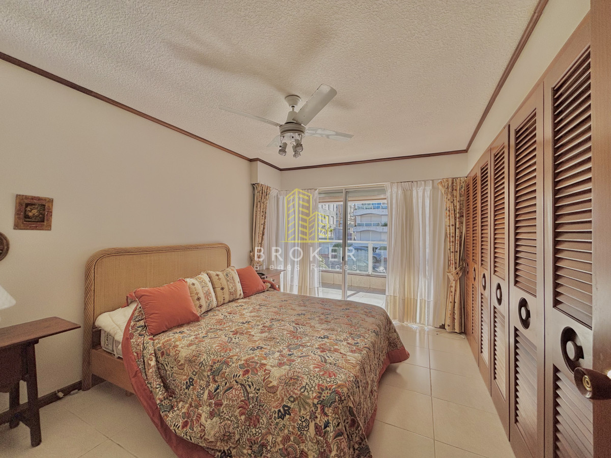 Apartamento ID.9123/Venta_de_apartamento_2_dormitorios_en_Peninsula_Punta_del_Este,_vista_al_mar - Venta de apartamento 2 dormitorios en Peninsula Punta del Este, vista al mar