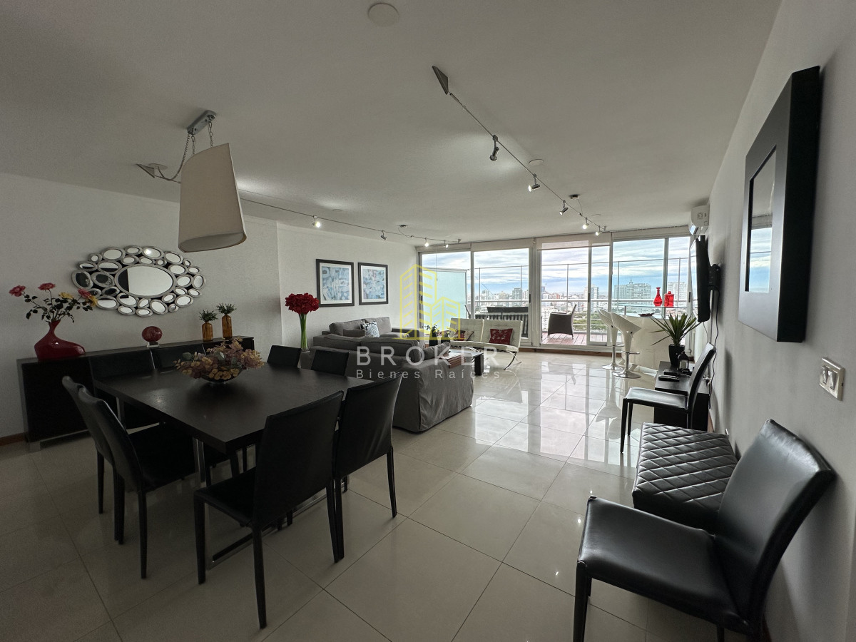 Apartamento ID.2024/Venta_y_alquiller_de_espectacular_penthouse_con_vista_a_toda_la_ciudad_y_las_playas_de_Punta_del_Este. - Venta y alquiller de espectacular penthouse con vista a toda la ciudad y las playas de Punta del Este.