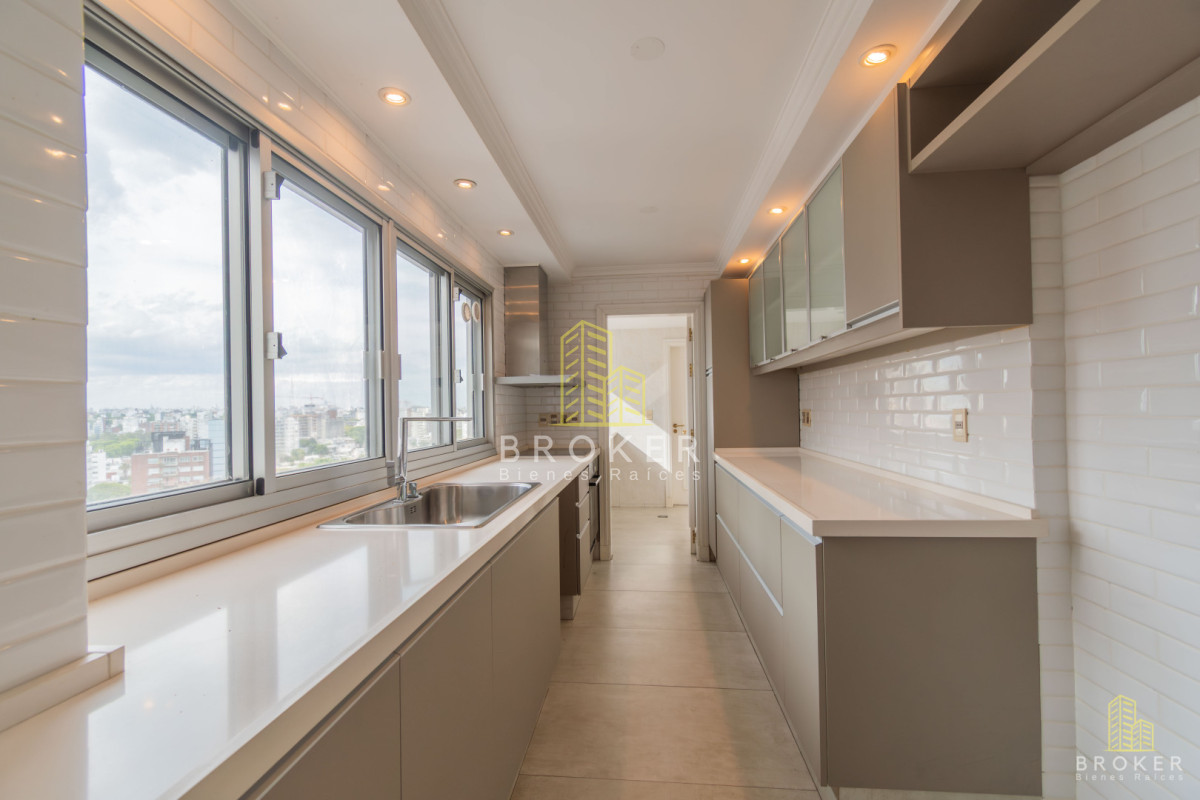 Apartamento ID.503 - Penthouse de 4 dormitorios en Golf Punta Carretas Barbacoa propia! Garage Doble