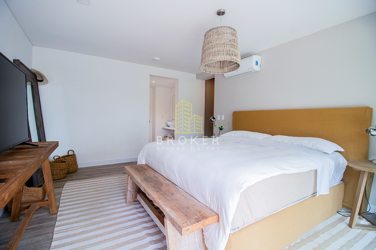 Apartamento ID.528/Venta_de_Penthouse_duplex_en_edificio_de_alta_gama_a_250_metros_del_mar,_Playa_Brava,_Punta_del_Este._Uruguay - Venta de Penthouse duplex en edificio de alta gama a 250 metros del mar, Playa Brava, Punta del Este. Uruguay