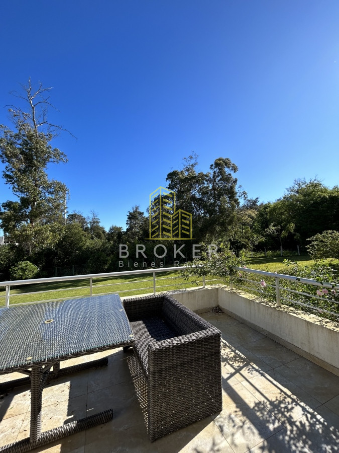 Apartamento ID.696/Apartamento_4_dormitorios_en_Playa_Brava_Rincon_del_Indio - Apartamento 4 dormitorios en Playa Brava Rincon del Indio. Punta del Este, Uruguay.