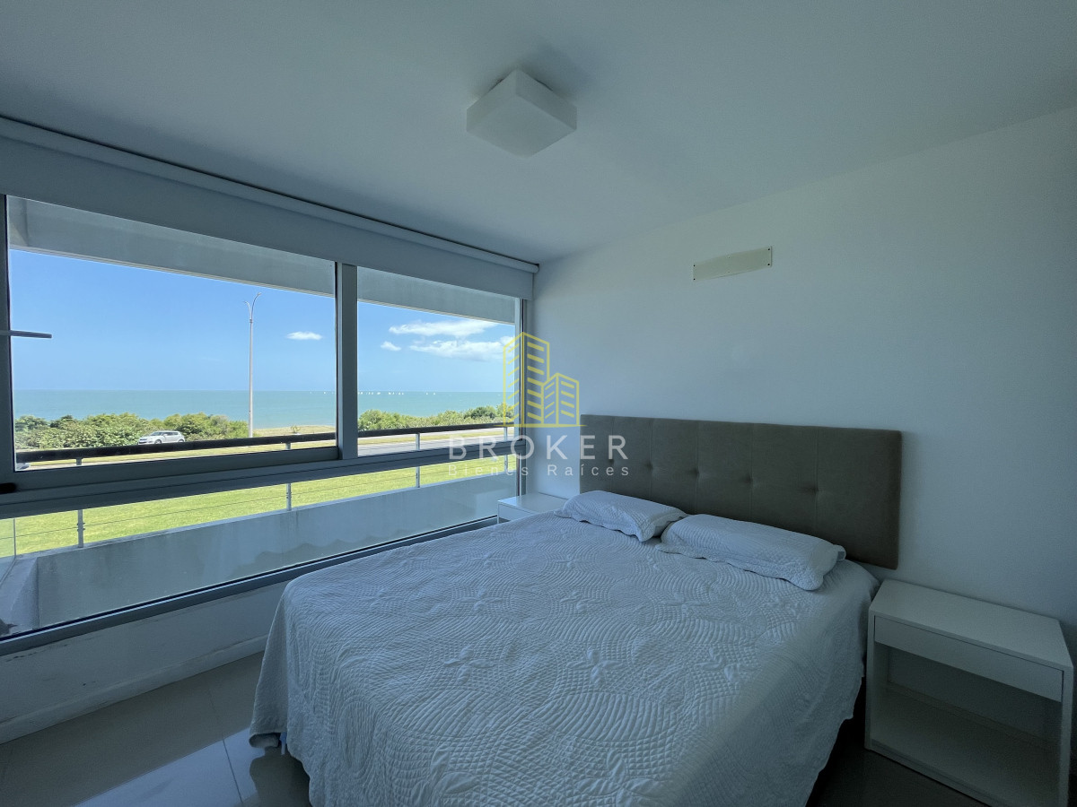 Apartamento ID.2105/Venta_Apartamento_Primera_Linea_Mansa_frente_al_mar_con_Parrillero_propio._Punta_del_Este_Uruguay - Venta Apartamento Primera Linea Mansa frente al mar con Parrillero propio. Punta del Este Uruguay