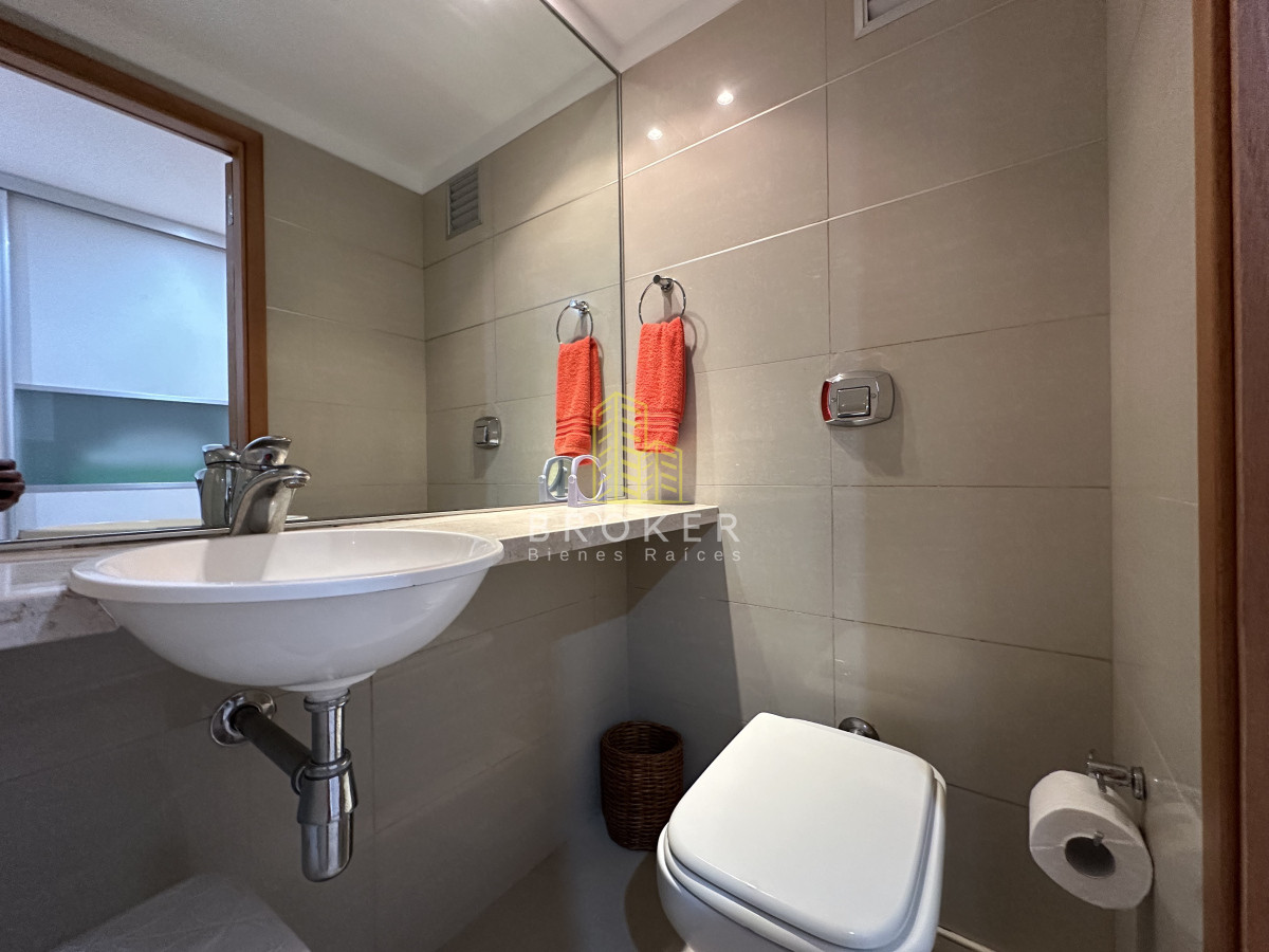 Apartamento ID.2109 - Venta de departamento de dos dormitorios en 360, zona Shopping, Punta del Este, Uruguay.