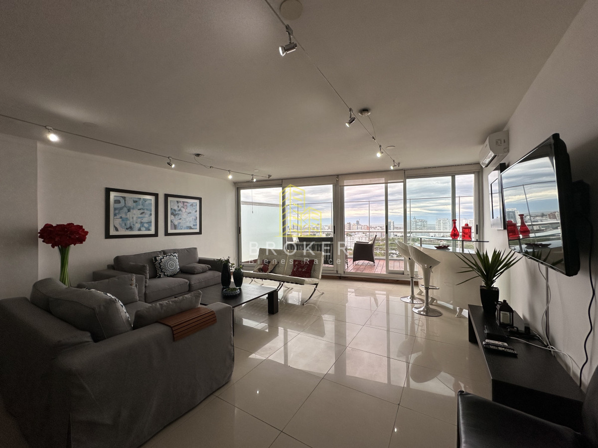 Apartamento ID.2024/Venta_y_alquiller_de_espectacular_penthouse_con_vista_a_toda_la_ciudad_y_las_playas_de_Punta_del_Este. - Venta y alquiller de espectacular penthouse con vista a toda la ciudad y las playas de Punta del Este.