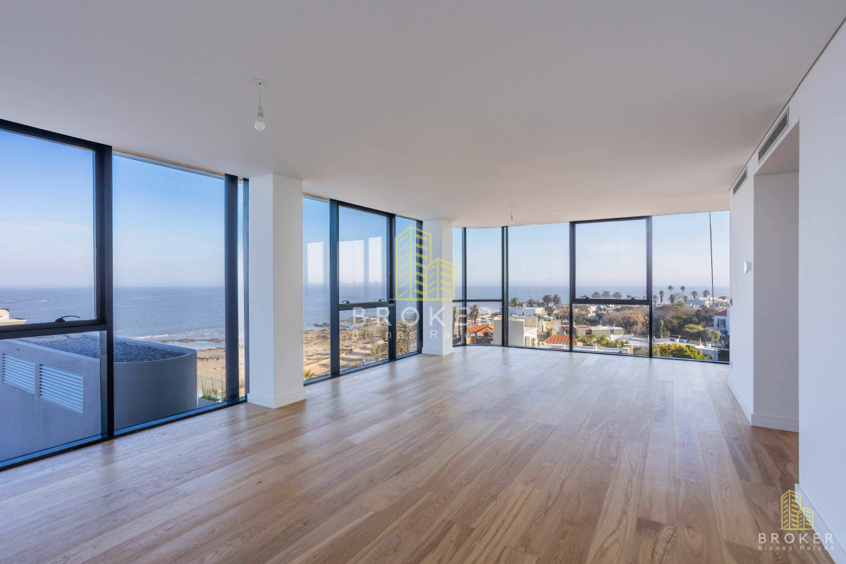 Apartamento ID.9089/Duplex_en_venta_en_Rambla_de_Carrasco_268_m2_cubiertos_46_m2_terraza - Duplex en venta en Rambla de Carrasco 268 m2 cubiertos 46 m2 terraza