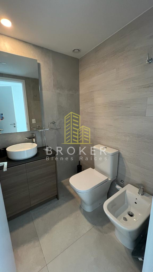 Apartamento ID.9023/Alquiler_de_temporada_de_increíble_departamento_en_primera_línea_al_mar,_Edificio_Venetian_en_Playa_Mansa - Alquiler de temporada de increíble departamento en primera línea al mar, Edificio Venetian en Playa Mansa