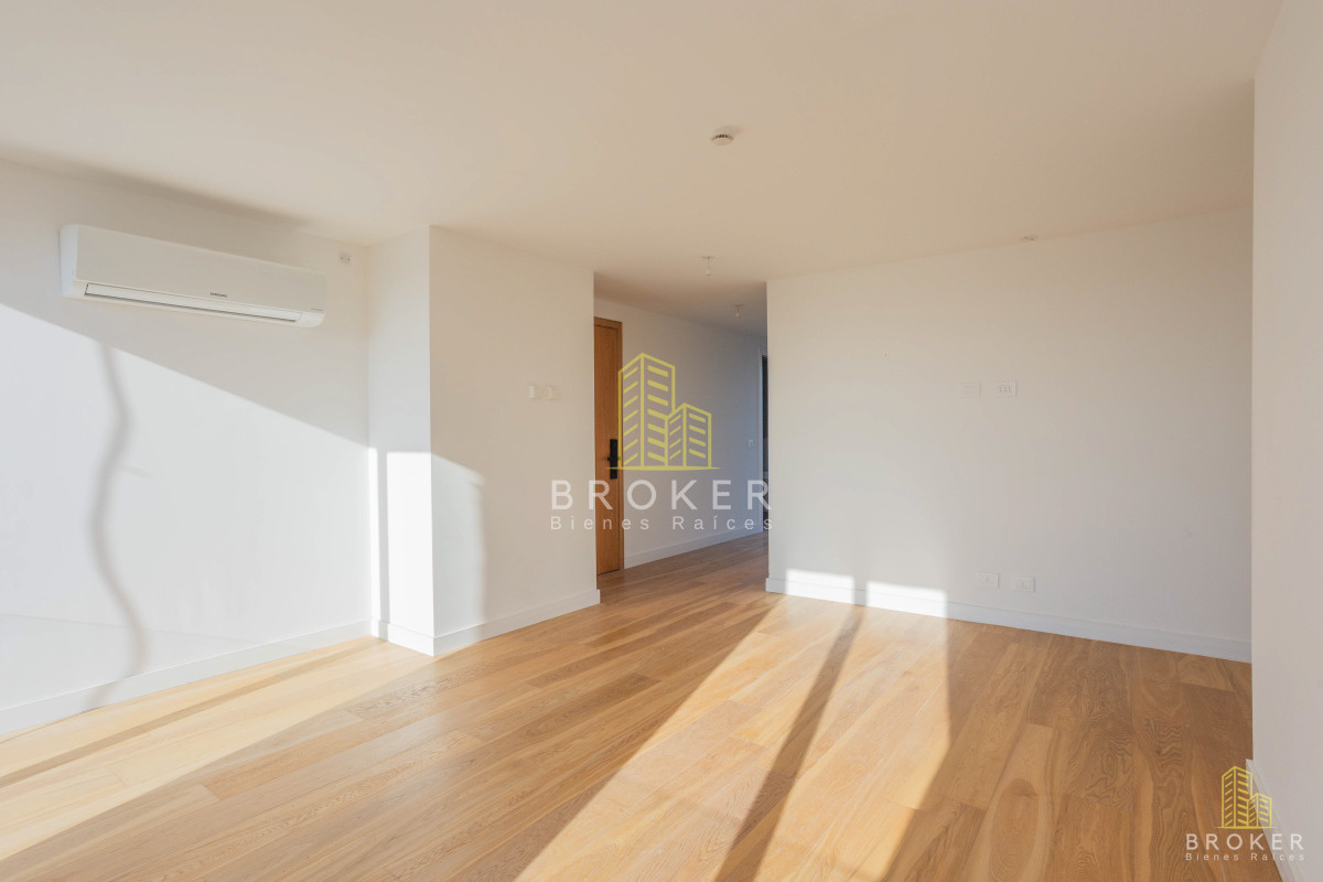 Apartamento ID.9089/Duplex_en_venta_en_Rambla_de_Carrasco_268_m2_cubiertos_46_m2_terraza - Duplex en venta en Rambla de Carrasco 268 m2 cubiertos 46 m2 terraza