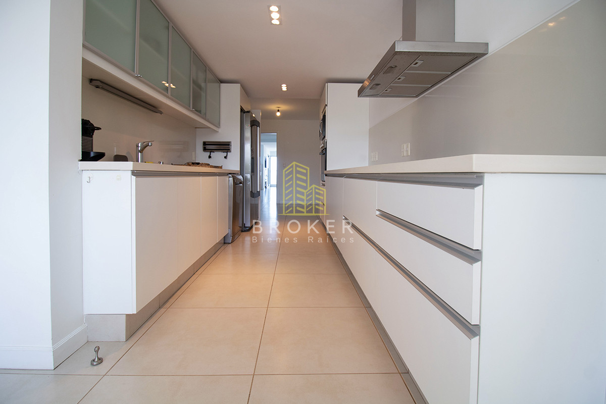 Apartamento ID.806/Venta_o_alquiler_de_Penthouse_en_primera_linea_en_Pinares._Punta_del_Este,_Uruguay. - Venta o alquiler de Penthouse en primera linea en Pinares. Punta del Este, Uruguay.