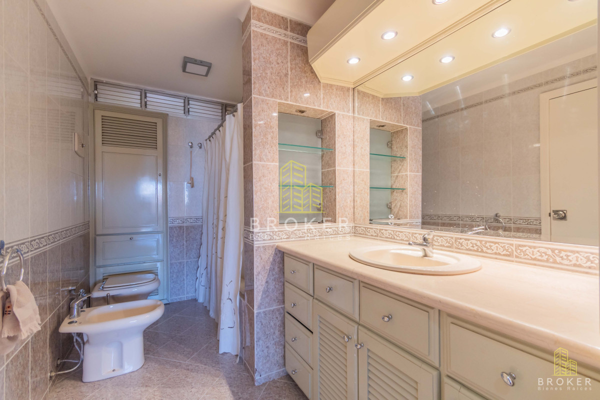 Apartamento ID.8491/Venta_Apartamento_Pocitos_3_dormitorios_y_servicio_ - Venta Apartamento Pocitos 3 dormitorios y servicio 