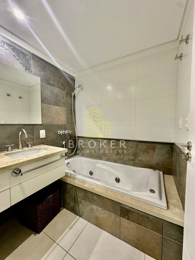 Apartamento ID.2392/Apartamento_Duplex_en_primera_linea_de_Punta_del_Este_frente_al_mar_Playa_Mansa - Apartamento Duplex en primera linea de Punta del Este frente al mar Playa Mansa