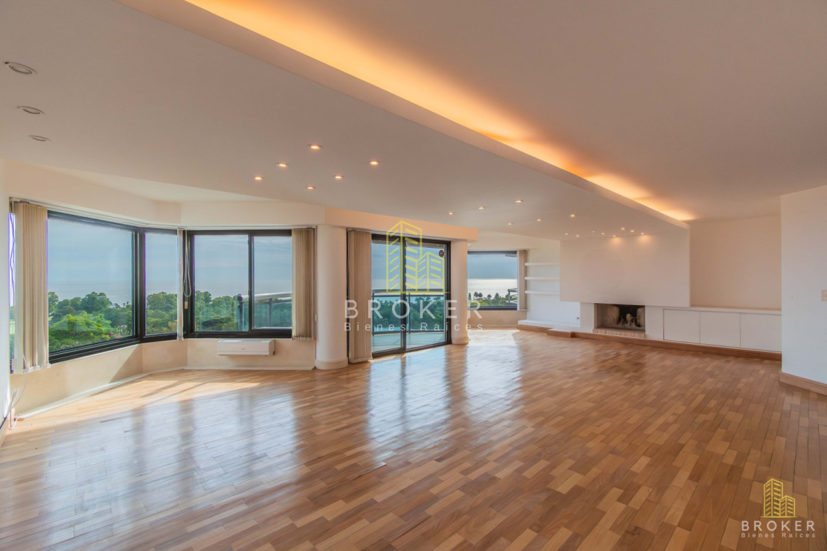 Apartamento ID.503 - Penthouse de 4 dormitorios en Golf Punta Carretas Barbacoa propia! Garage Doble