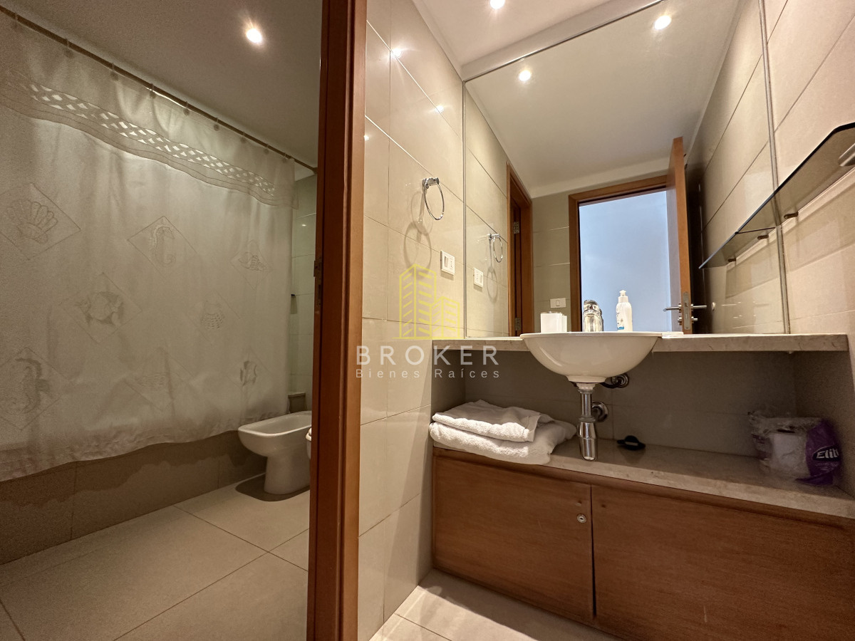 Apartamento ID.2109 - Venta de departamento de dos dormitorios en 360, zona Shopping, Punta del Este, Uruguay.