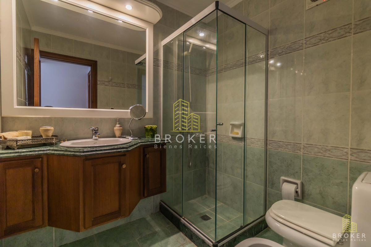Apartamento ID.272/venta_apartamento_3_suites_mas_servicio_en_Pocitos_frente_al_mar_con_parrillero - venta apartamento 3 suites mas servicio en Pocitos frente al mar con parrillero