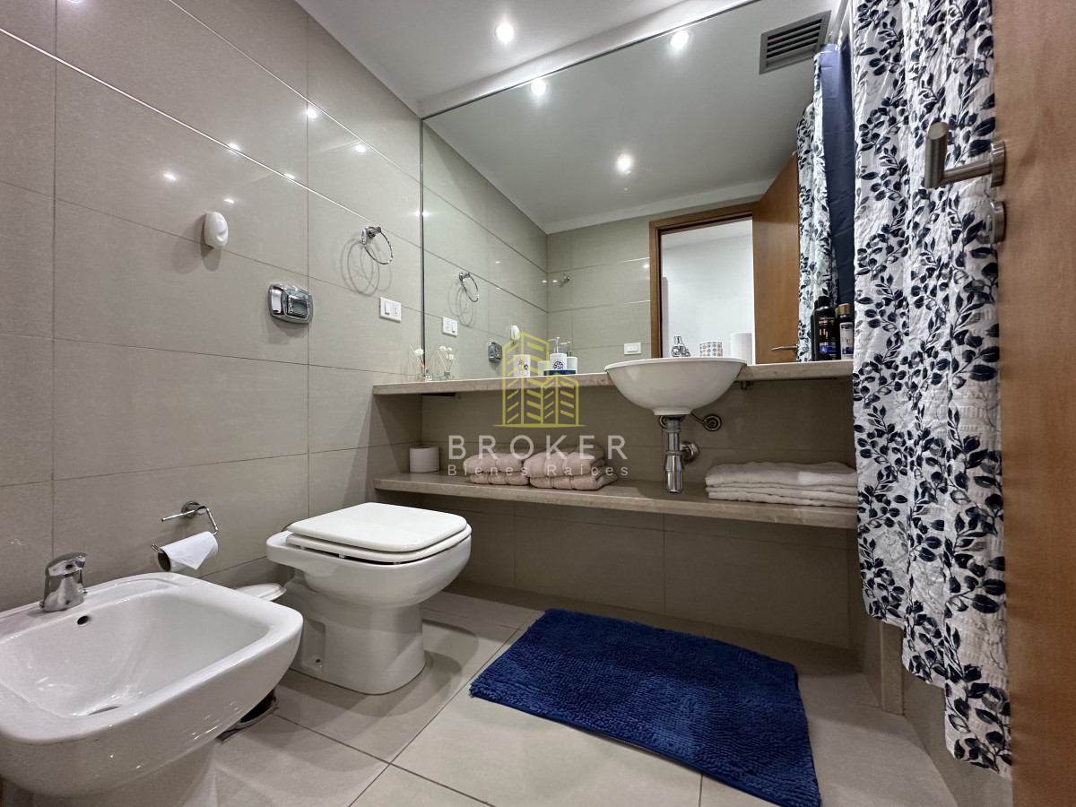 Apartamento ID.2024/Venta_y_alquiller_de_espectacular_penthouse_con_vista_a_toda_la_ciudad_y_las_playas_de_Punta_del_Este. - Venta y alquiller de espectacular penthouse con vista a toda la ciudad y las playas de Punta del Este.