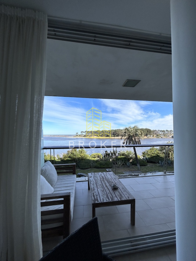 Apartamento ID.517/Venta_de_espectacular_apartamento_de_3_dorm._en_La_Barra_con_vista_única - Venta de espectacular apartamento de 3 dorm. en La Barra con vista única. . Punta del Este, Uruguay.