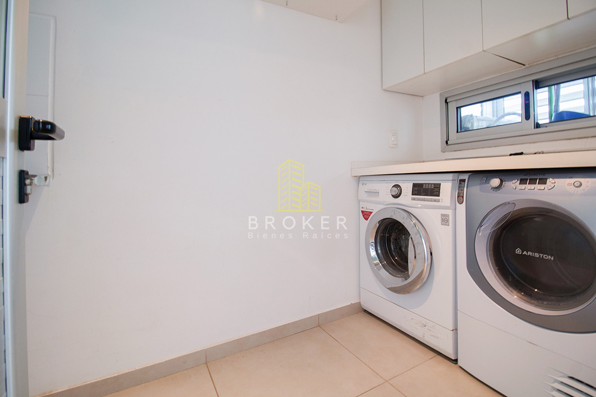 Apartamento ID.806/Venta_o_alquiler_de_Penthouse_en_primera_linea_en_Pinares._Punta_del_Este,_Uruguay. - Venta o alquiler de Penthouse en primera linea en Pinares. Punta del Este, Uruguay.